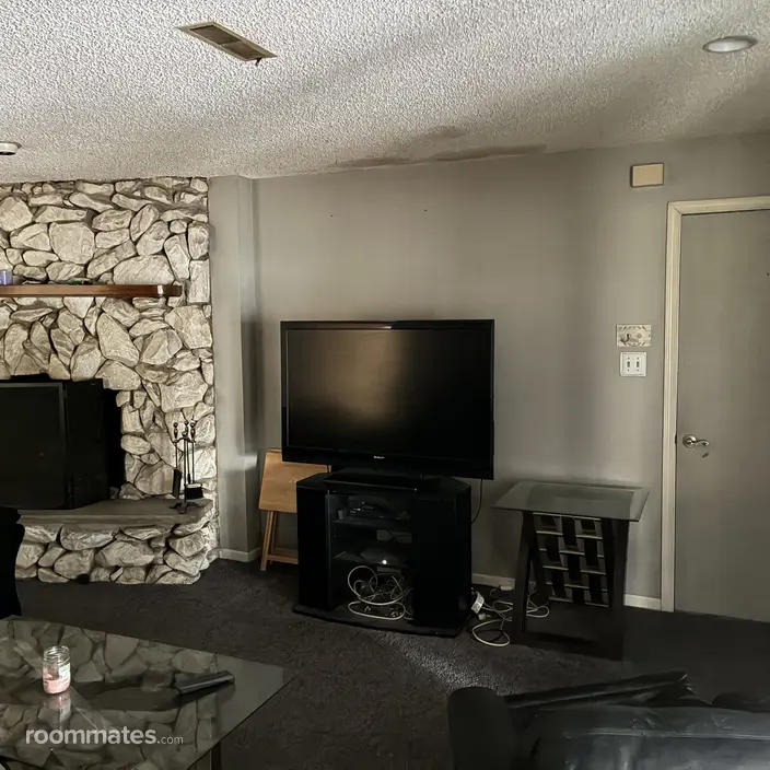 Room for rent in Cherry Hill, NJ $1000, house
