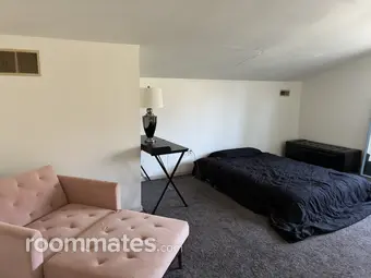 Room for rent in Cherry Hill, NJ $1000, house