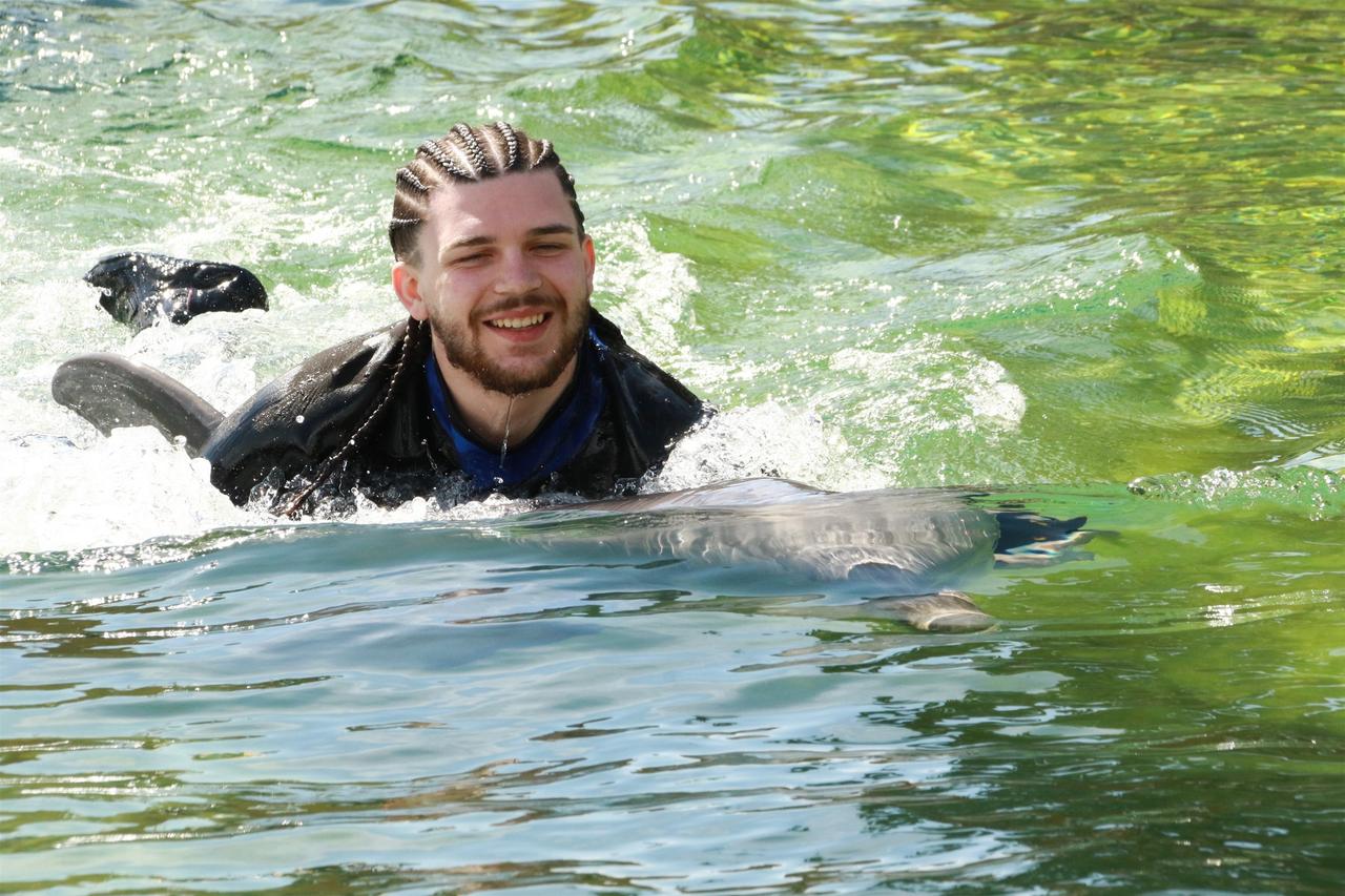 Profile photo 6 of 6