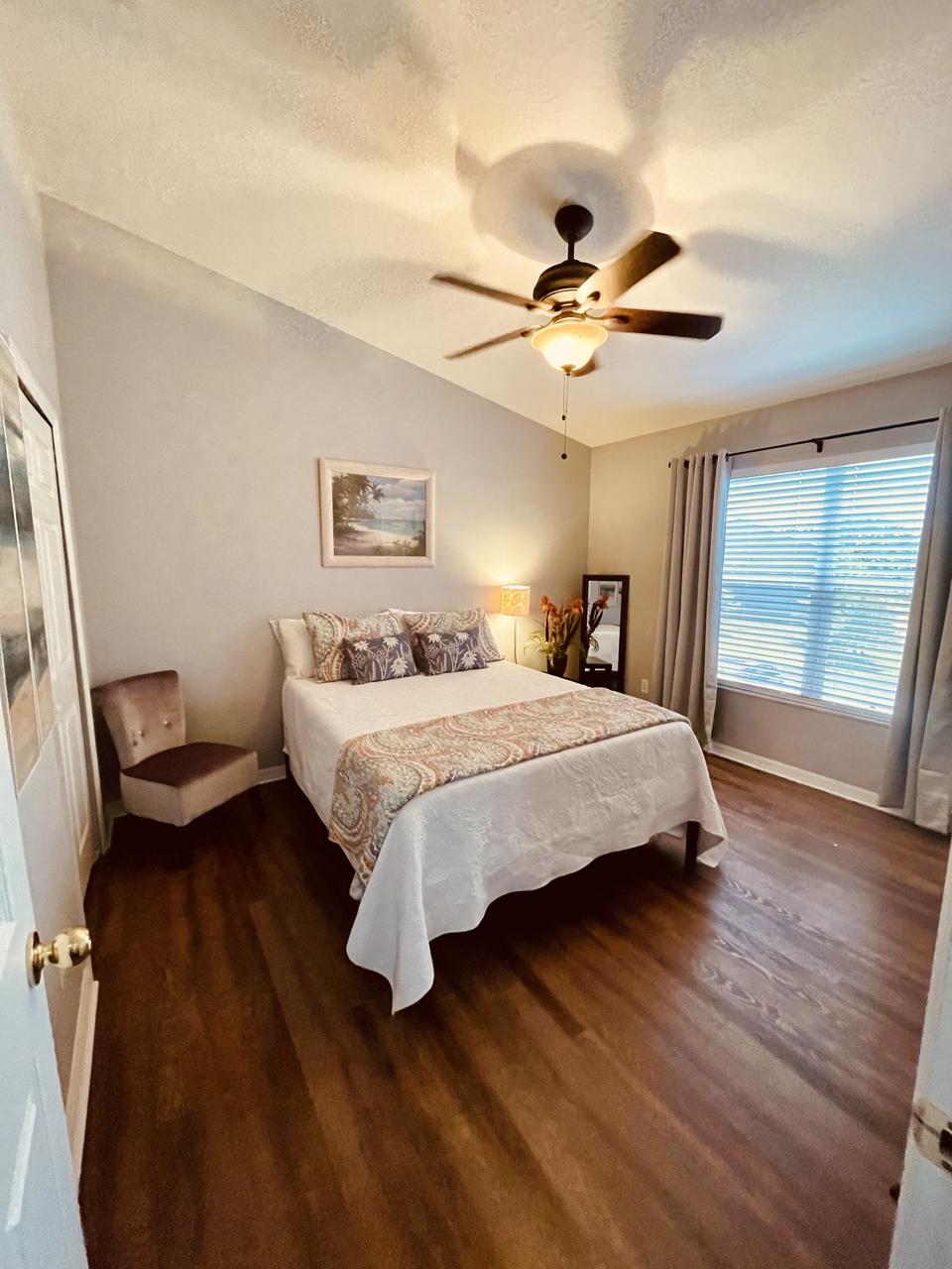 Profile photo 7 of 12