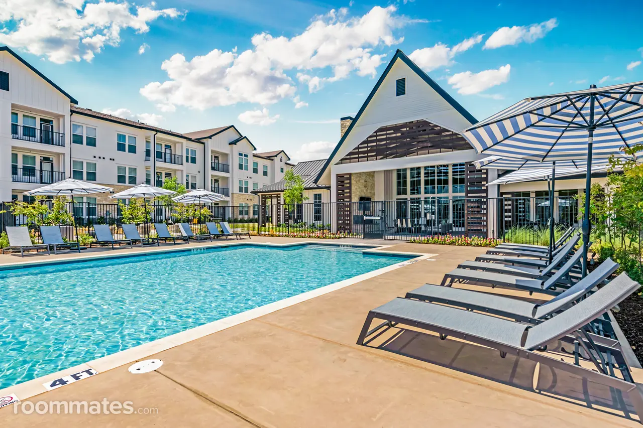 Profile photo 3 of 6