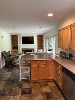 Room for rent in Easton, CT $1000, house