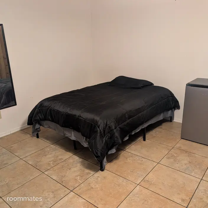 Room for rent in Phoenix, AZ $800, house