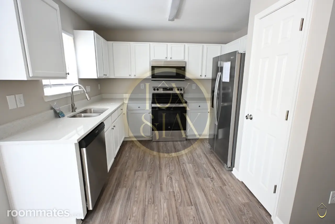 Profile photo 9 of 12