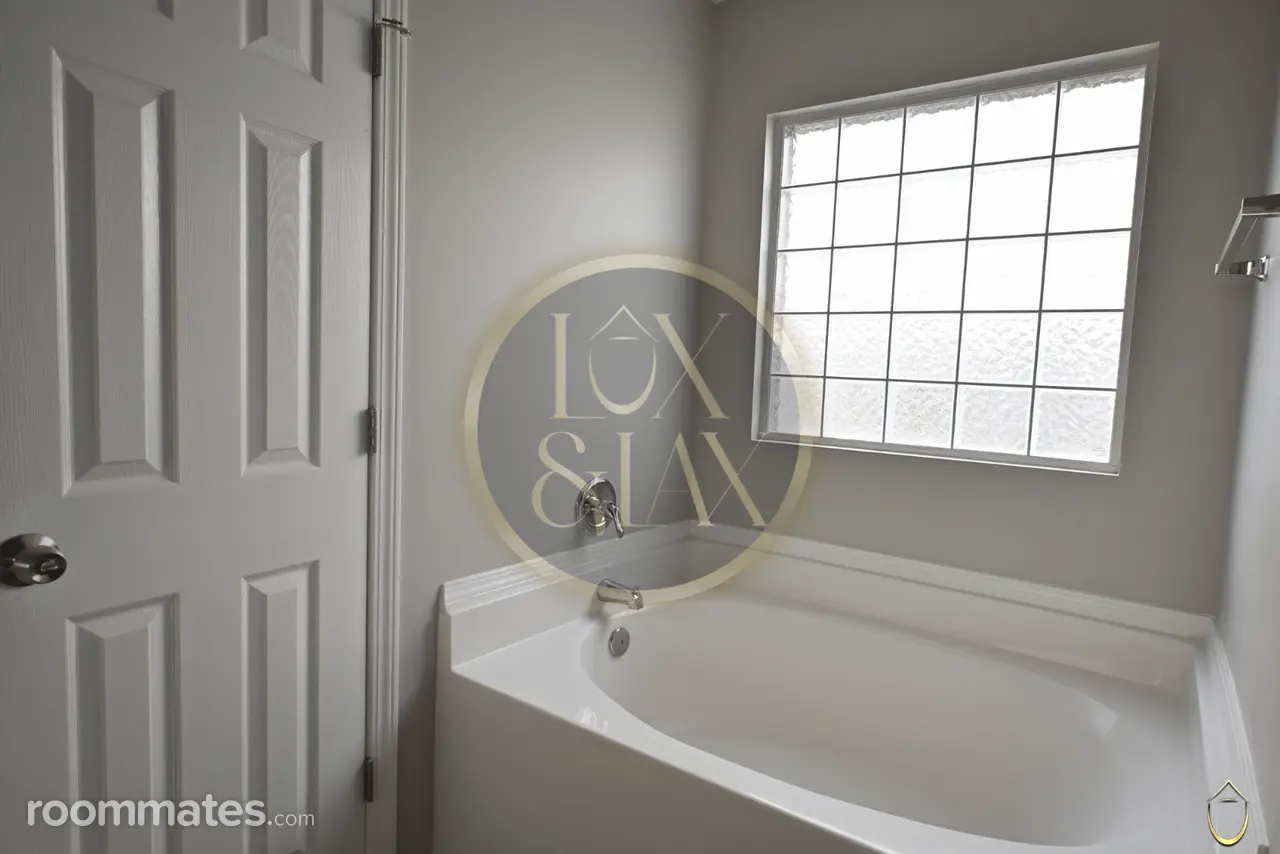 Profile photo 7 of 9