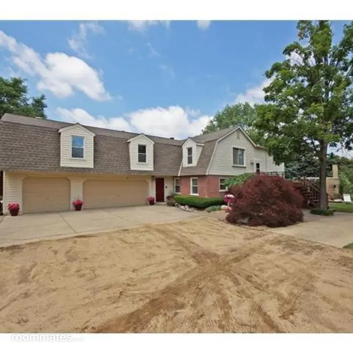 Room for rent in Livonia, MI $800, house