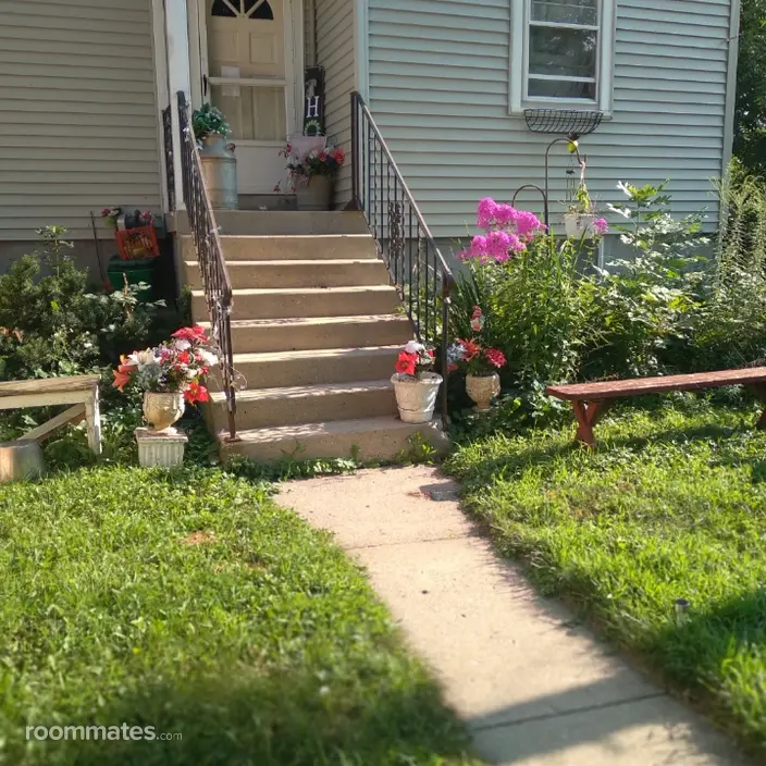 Room for rent in Trevor, WI $1000, house