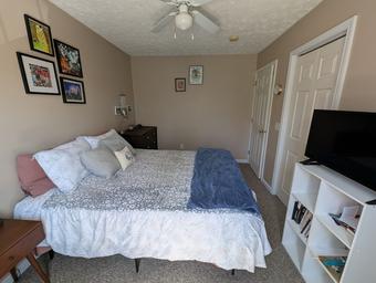 Room for rent in Asheville, North Carolina $1000, house