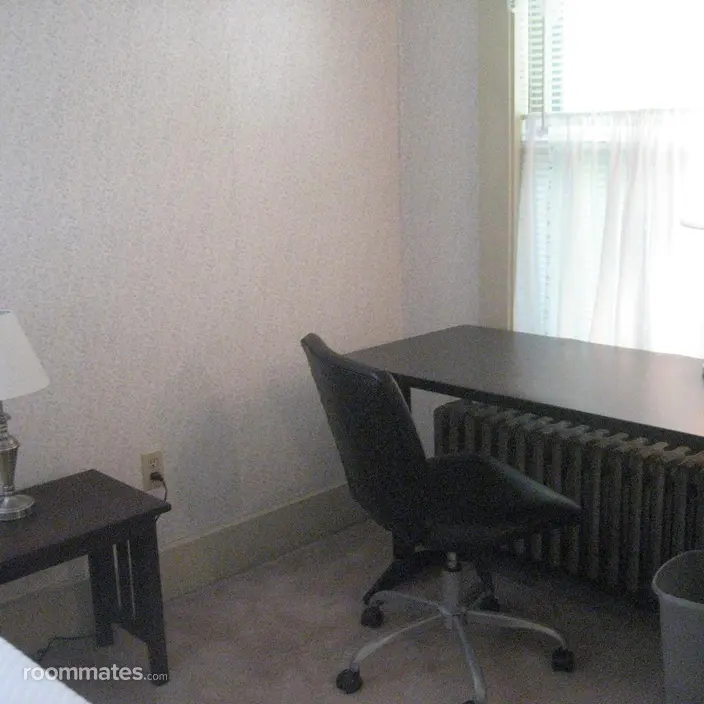Room for rent in Dover, NH $975, house