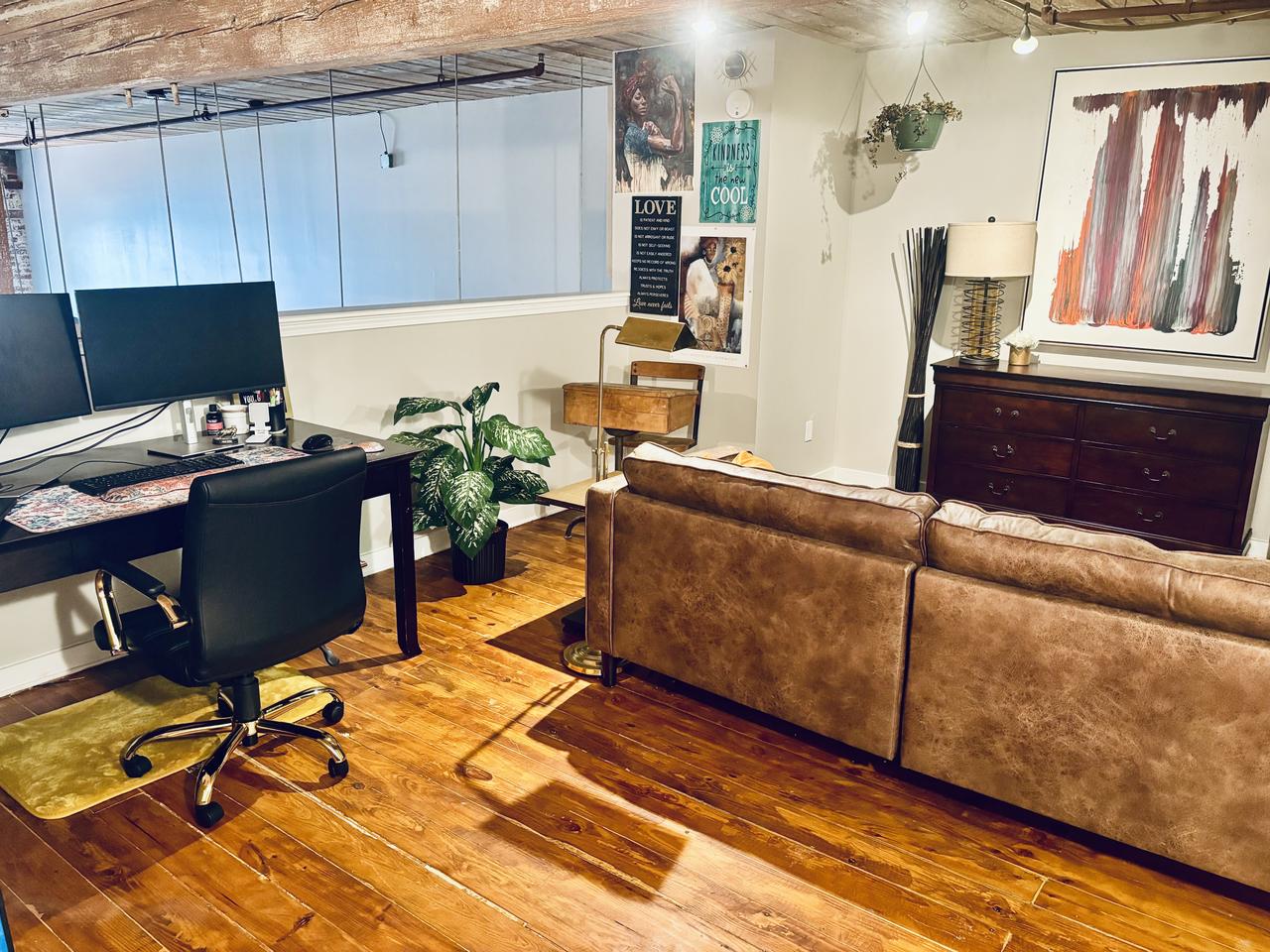 Profile photo 3 of 10