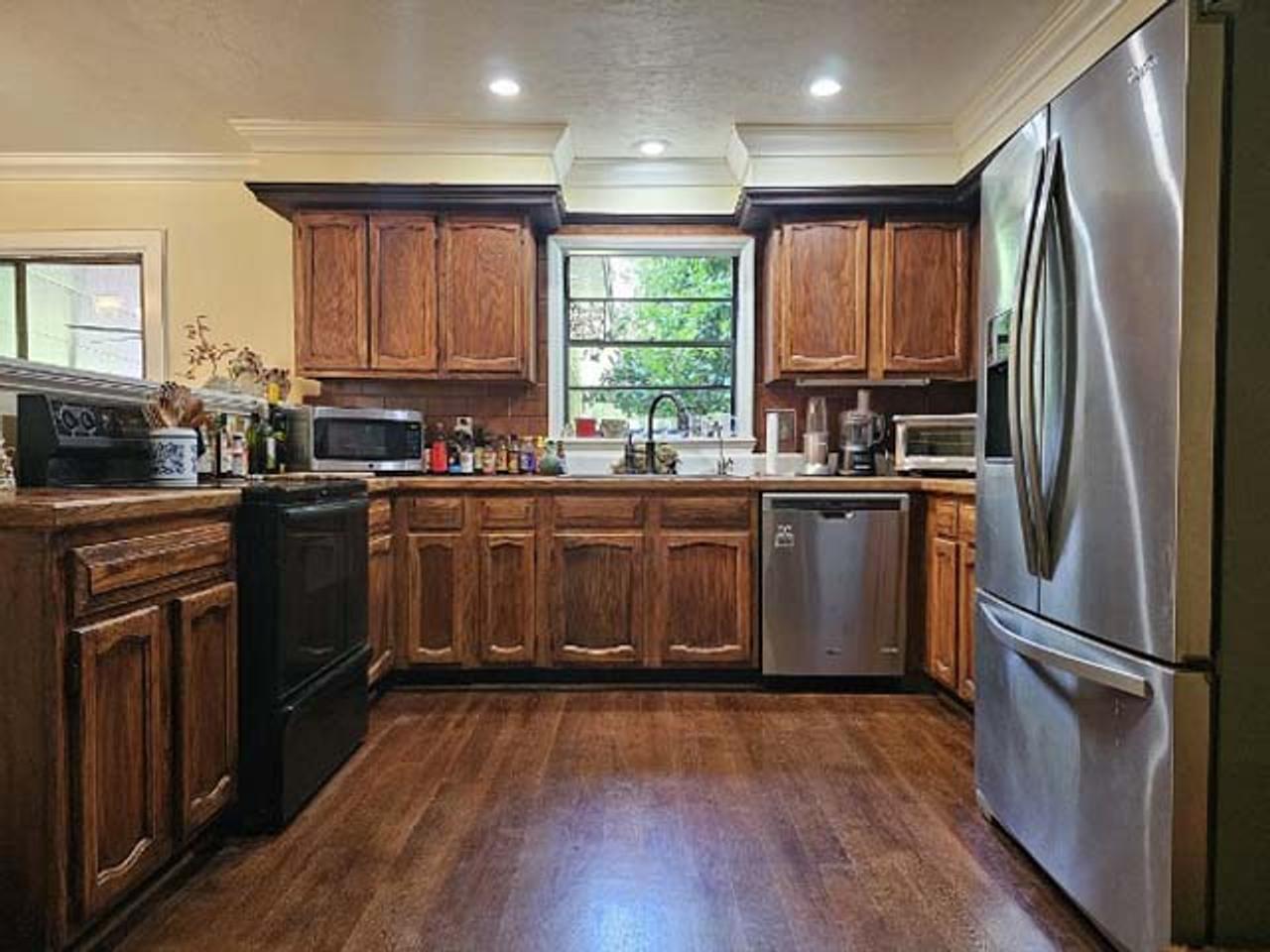 Profile photo 4 of 12