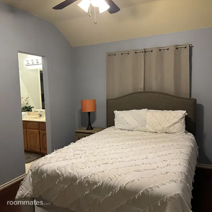 Room for rent in DeSoto, TX $1100, house