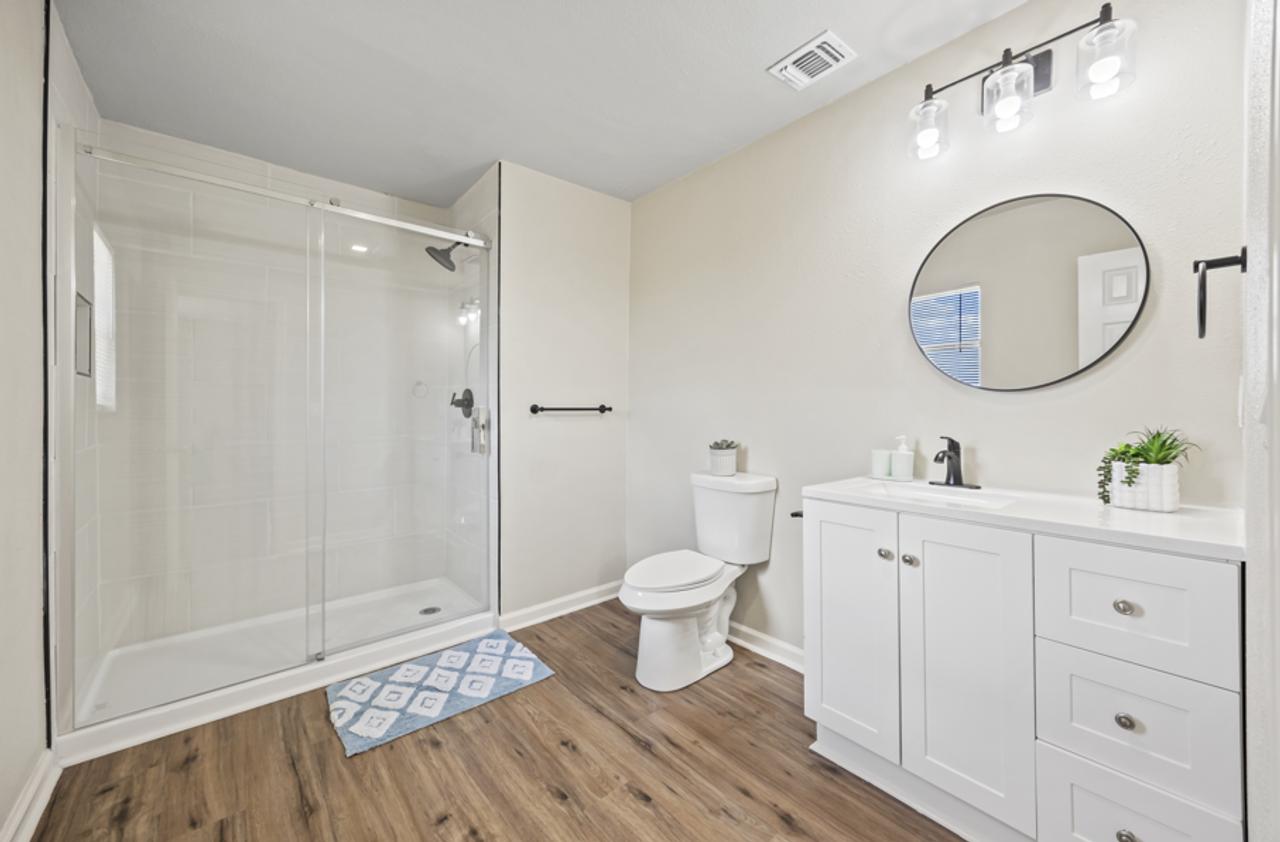 Profile photo 8 of 10