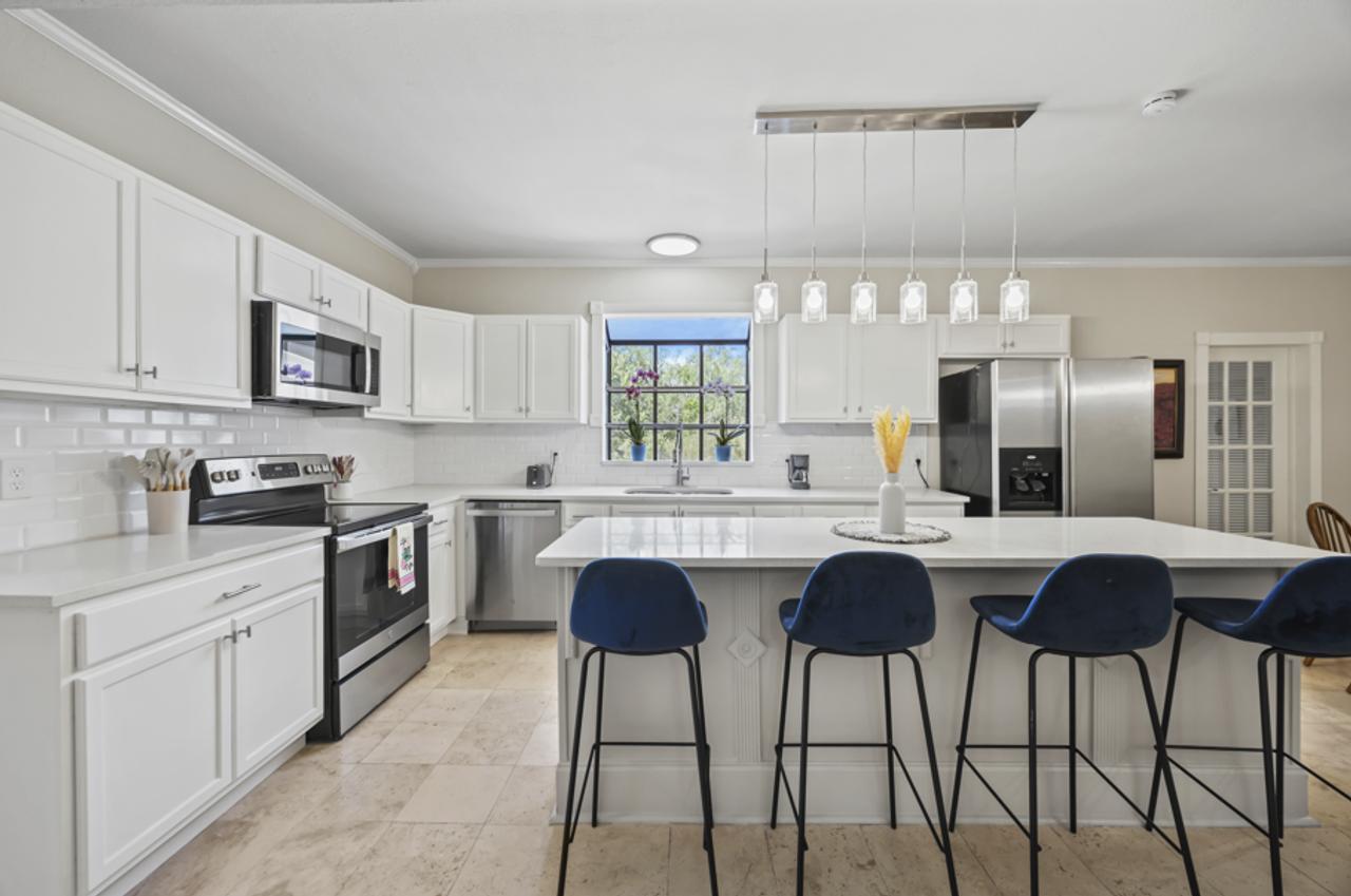 Profile photo 3 of 10