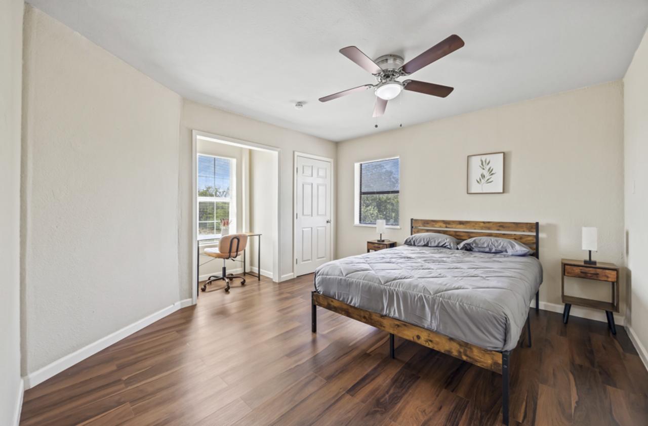 Profile photo 6 of 10