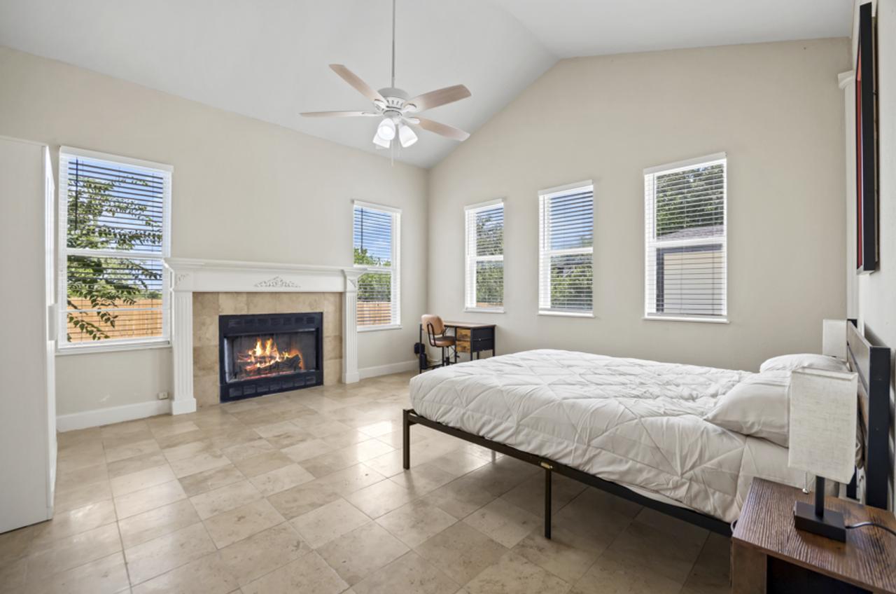 Profile photo 7 of 10