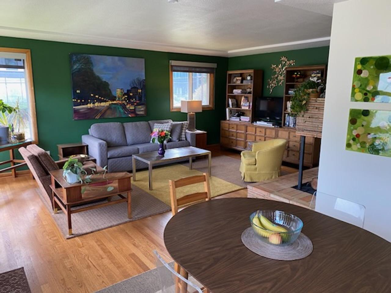 Profile photo 1 of 10