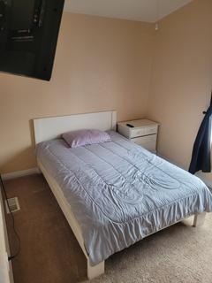 Room for rent in Riverside, CA $750, other