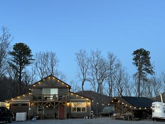 Room for rent in Hendersonville, NC $1000, house