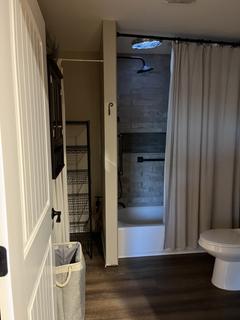Room for rent in Hendersonville, North Carolina $1300, house