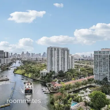 Room for rent in Miami, FL $1750, townhouse