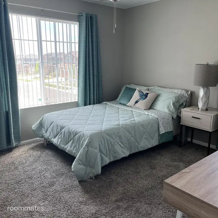 Room for rent in Aurora, CO $975, house