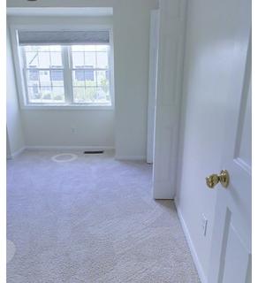 Room for rent in Seabrook, New Hampshire $1350, townhouse
