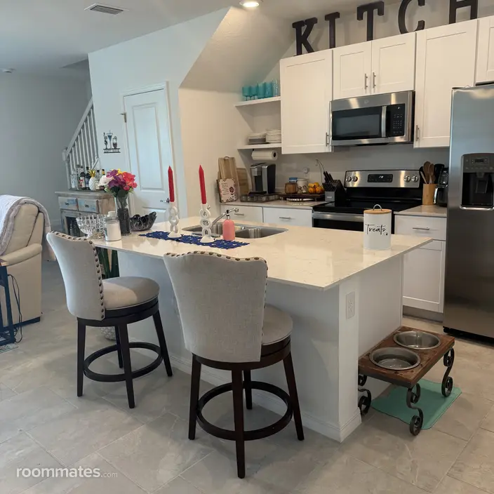 Room for rent in Fort Myers, FL $700, townhouse