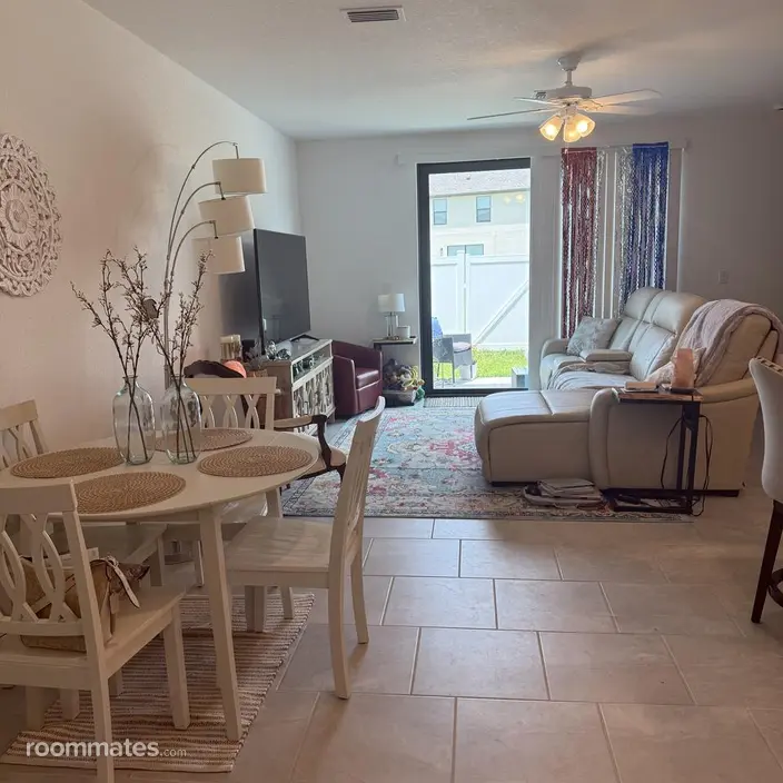 Room for rent in Fort Myers, FL $700, townhouse