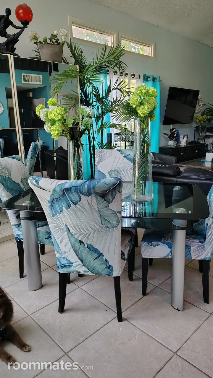 Profile photo 7 of 14