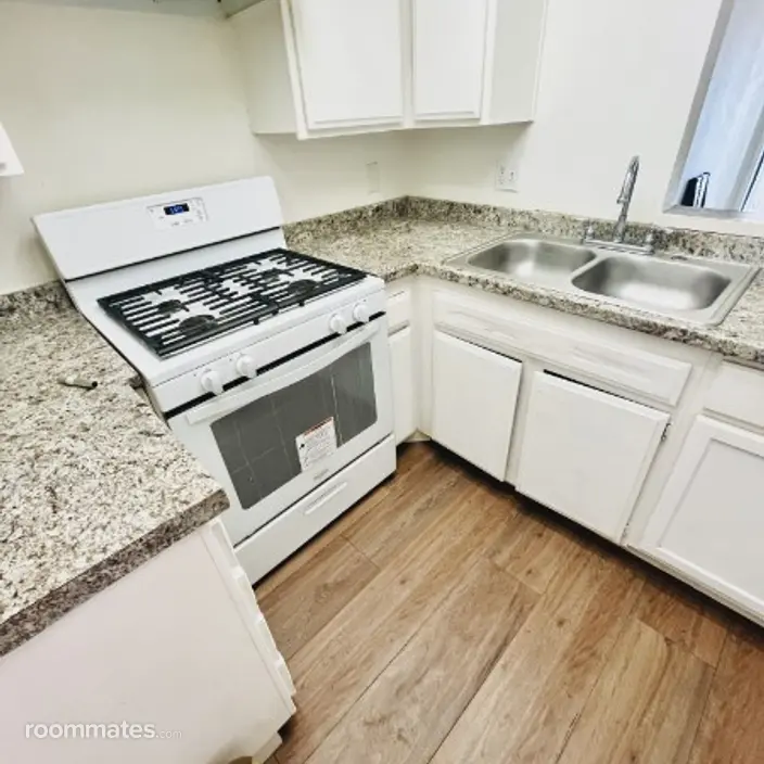 Room for rent in Santa Ana, CA $1399, condo