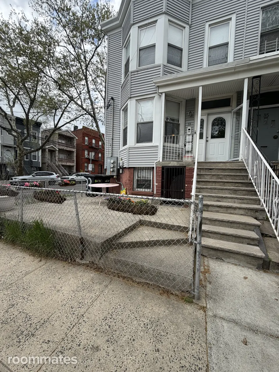 Profile photo 9 of 16