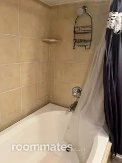 Room for rent in Fredericksburg, VA $1000, house