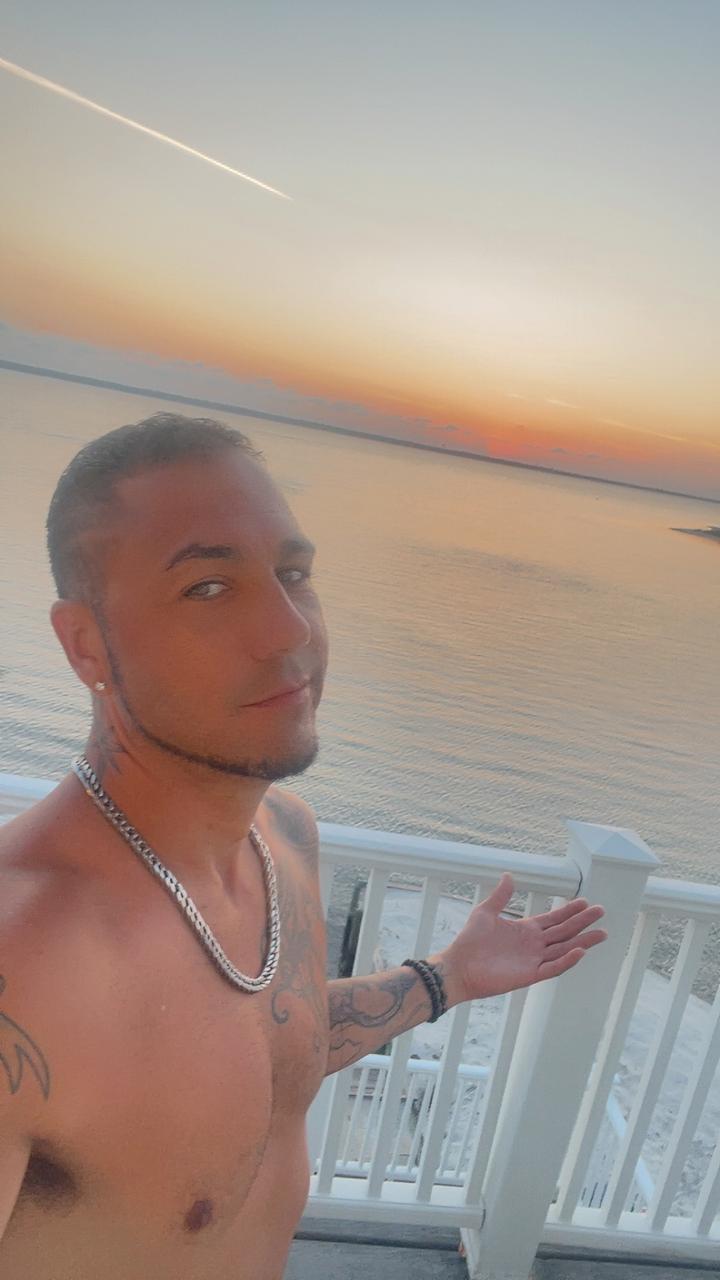 Profile photo 8 of 8