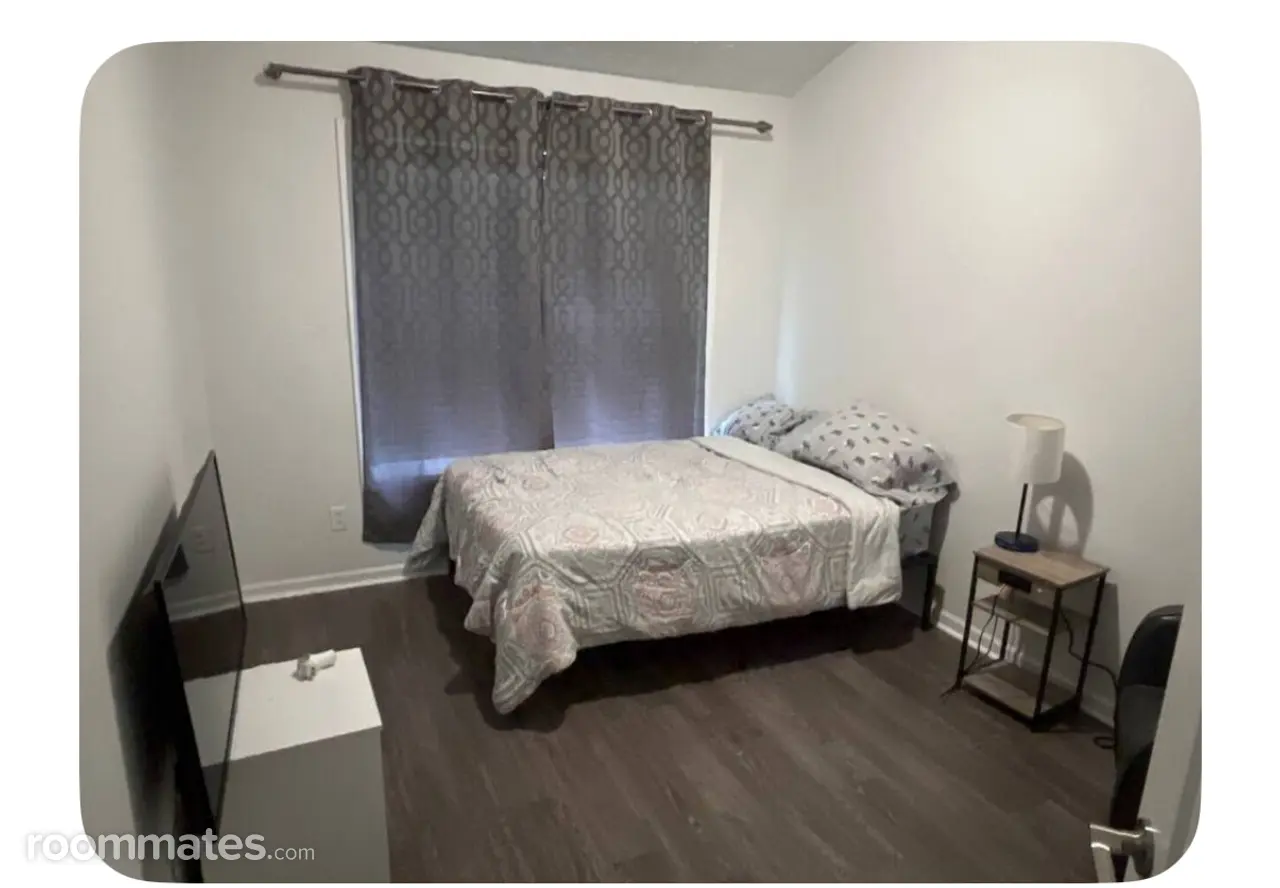 Profile photo 1 of 10