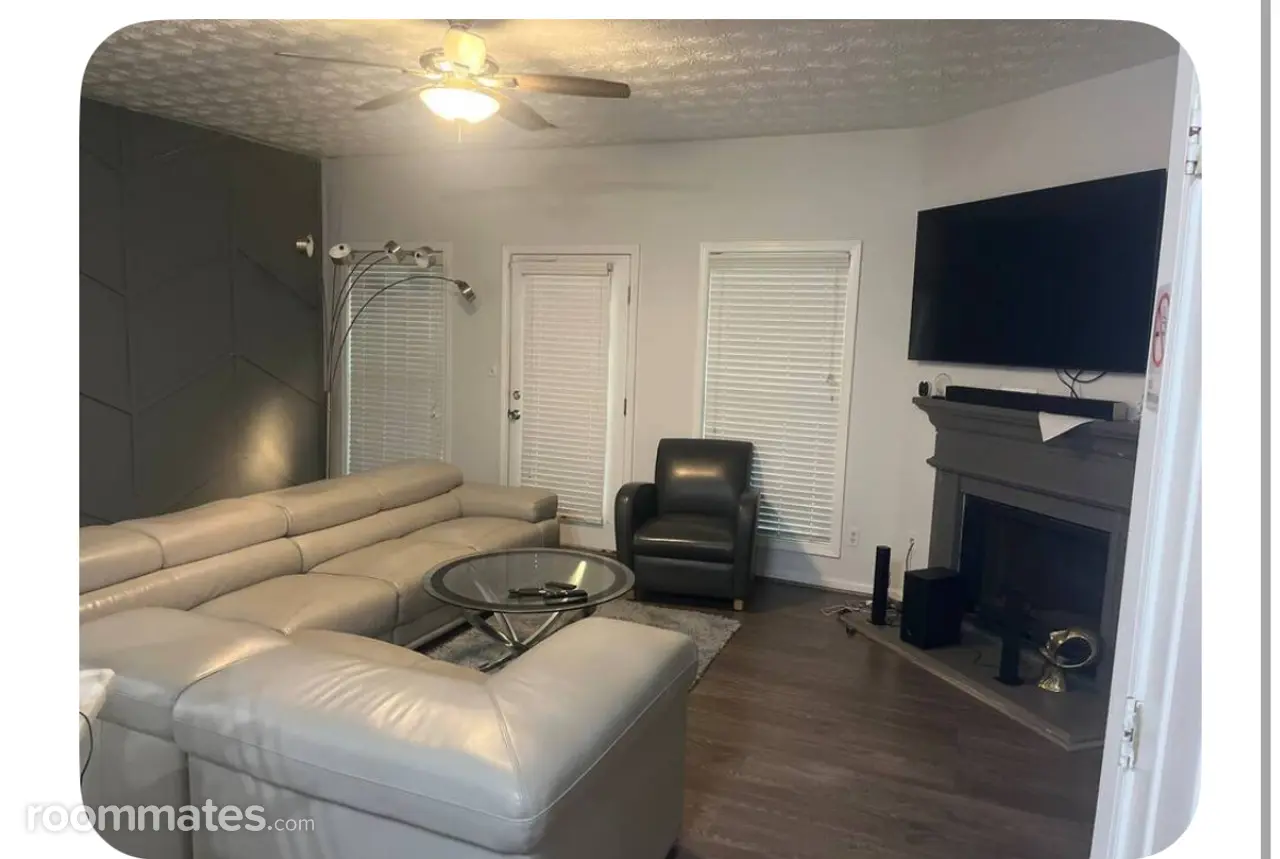 Profile photo 3 of 10