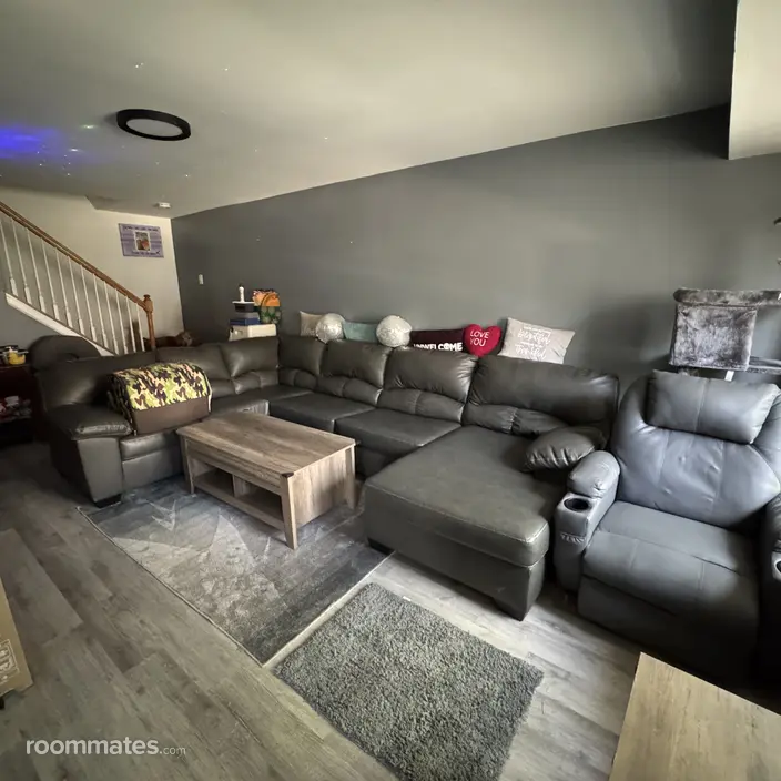 Room for rent in Norristown, PA $800, condo