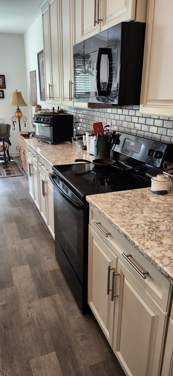 Profile photo 11 of 13