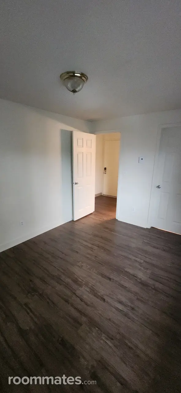 Profile photo 7 of 14