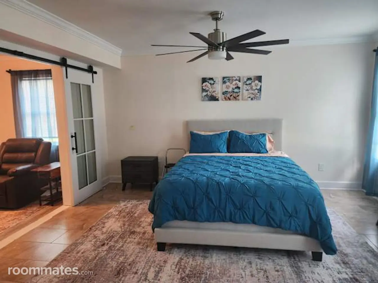 Profile photo 1 of 10