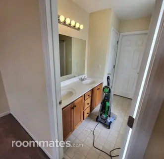 Room for rent in Clarksville, TN $700, house