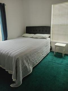 Room for rent in Tampa, FL $700, townhouse