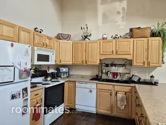 Room for rent in Colorado Springs, CO $990, condo