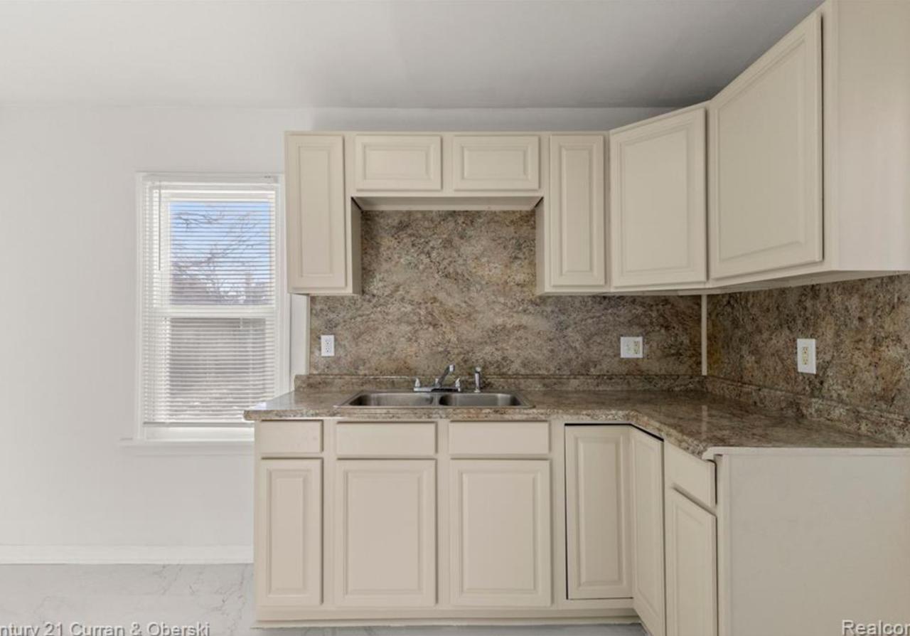 Profile photo 7 of 10