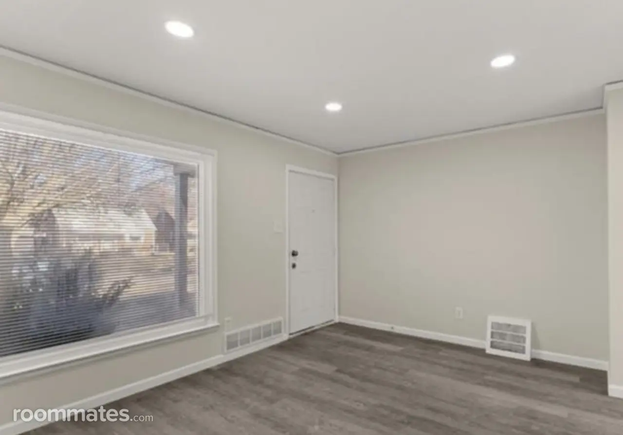 Profile photo 3 of 10