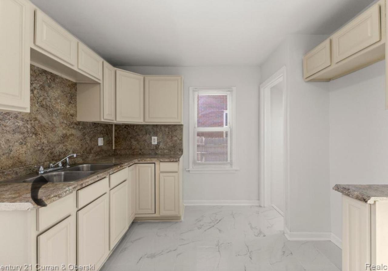 Profile photo 9 of 10