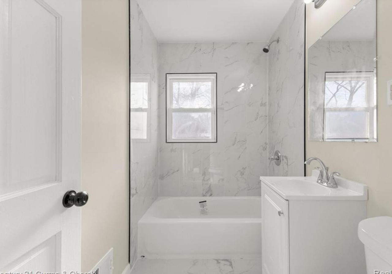 Profile photo 5 of 10