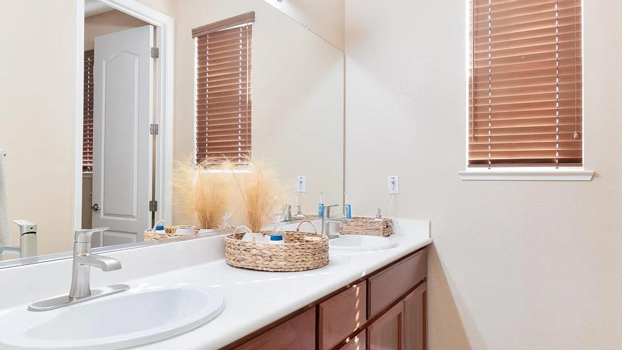 Profile photo 6 of 11