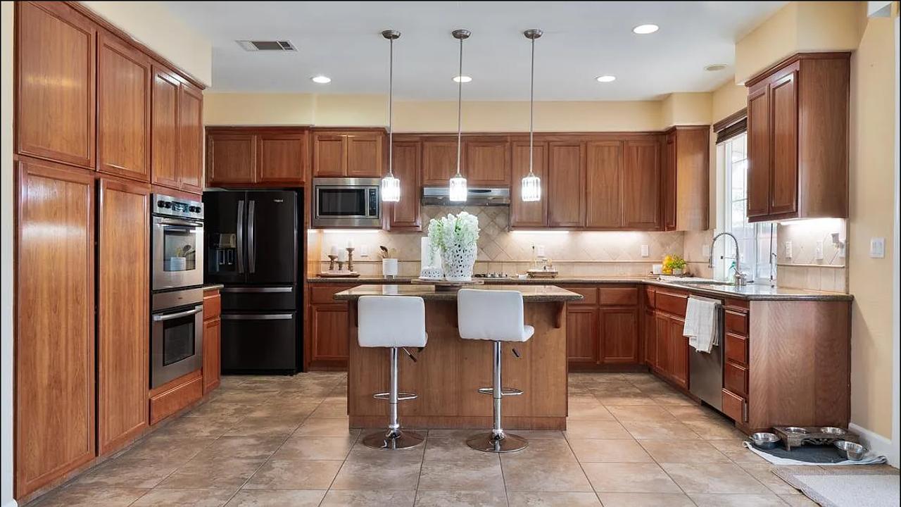 Profile photo 4 of 11