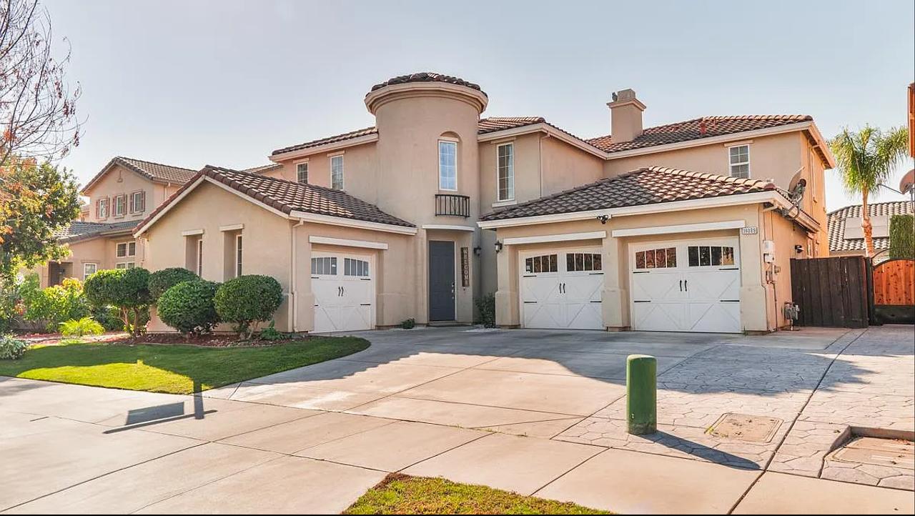 Profile photo 1 of 11